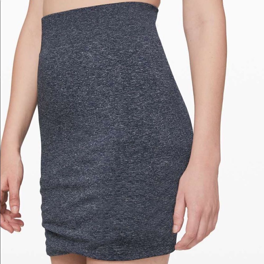 New LULULEMON Boulevard Bliss Skirt Navy White